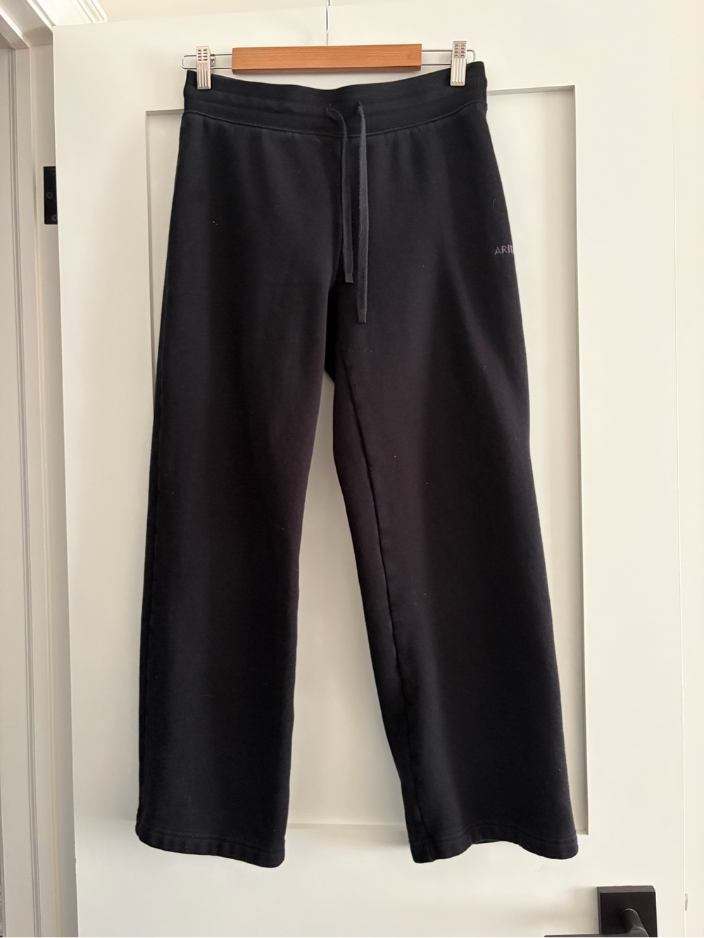 Aritzia Women's Black Straight-leg Sweatpants